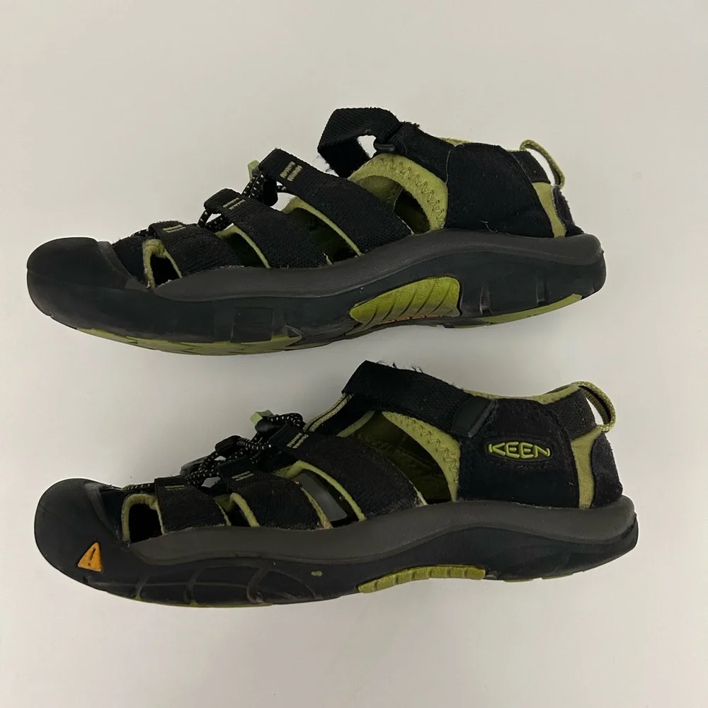 Keen Black/Green Water Sandals Size 5 boy